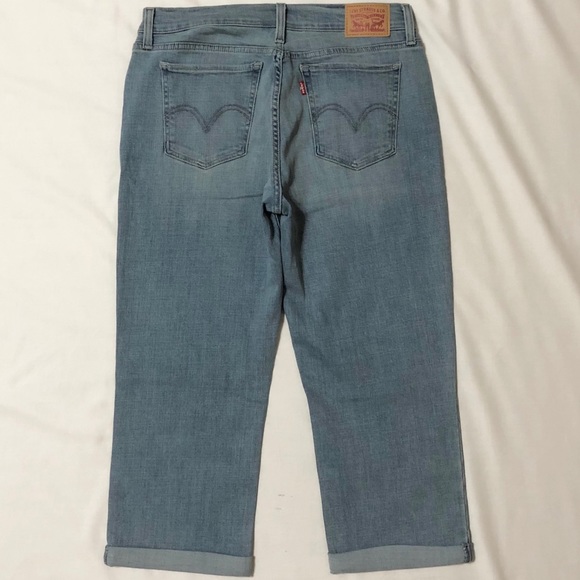 Levi’s Women’s Light Wash Stretch Capri Jeans - 29 - Picture 2 of 16
